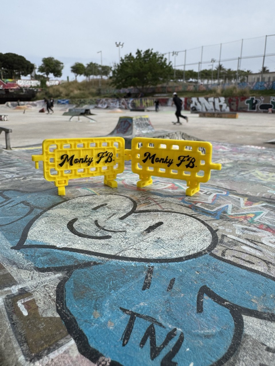 valla-doble-de-obra-fingerboard-monkyfb_02